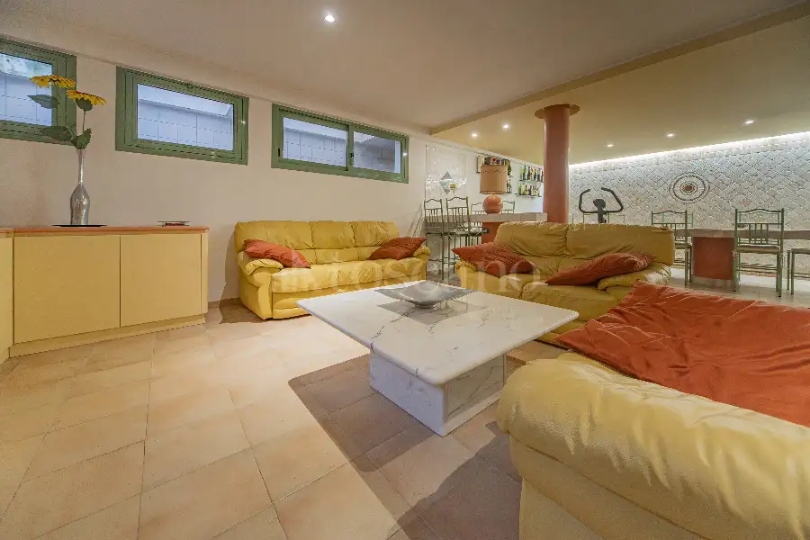 Villa in vendita di 500 mq a €990.000 (rif. 100/2025)