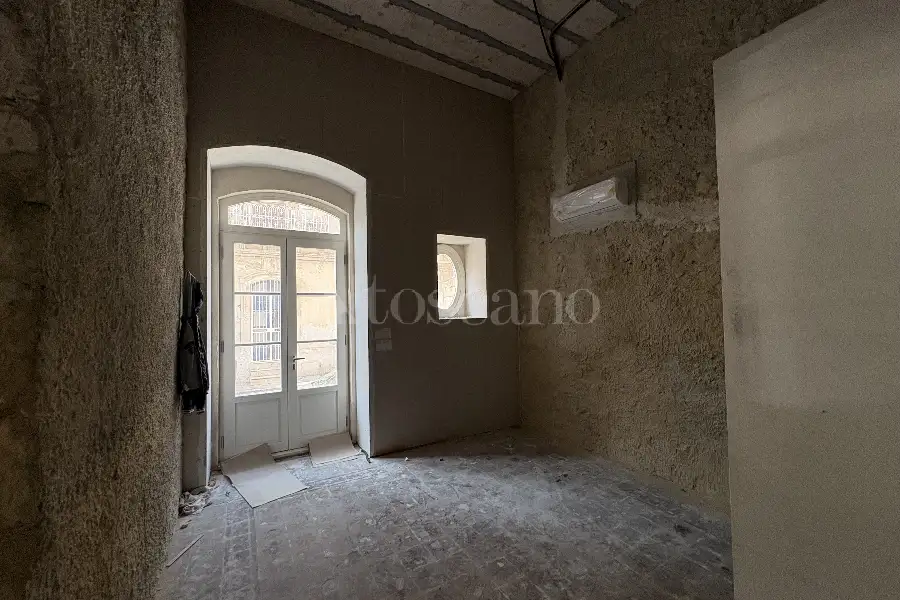 Palazzo in vendita di 420 mq a €800.000 (rif. 107/2026)