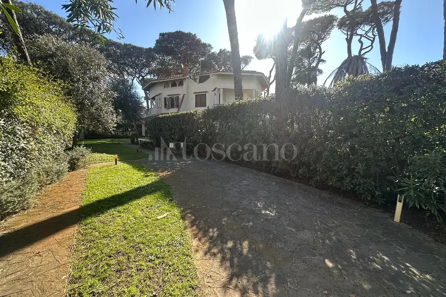 Villa Plurifamiliare in vendita di 180 mq a €1.200.000 (rif. 16/2026)