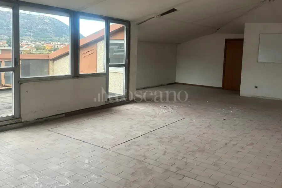 Negozio in vendita di 4.995 mq a €1.500.000 (rif. 118/2025)