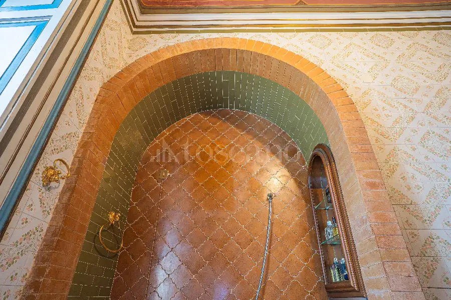 Villa in vendita di 1.200 mq a €4.250.000 (rif. 61/2026)