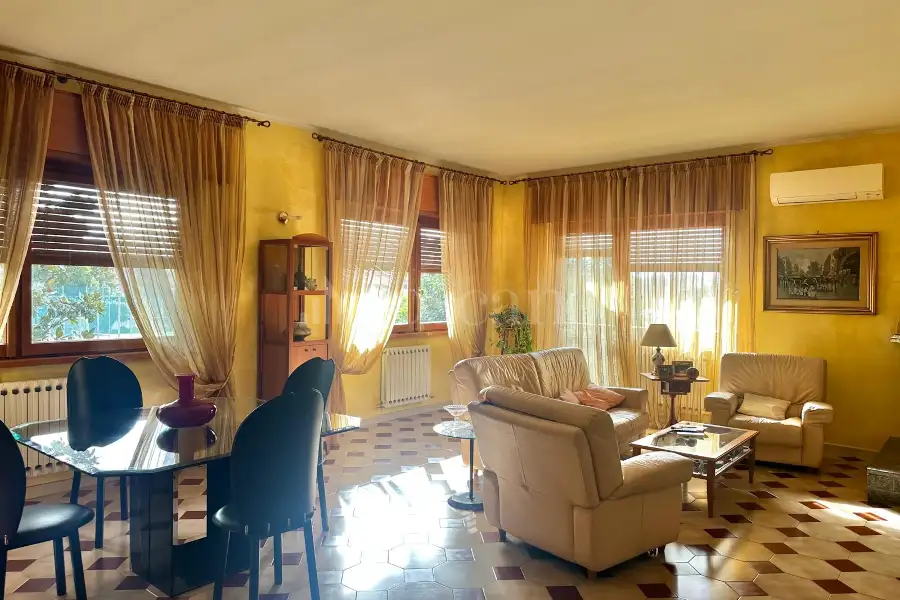 Attico in vendita di 146 mq a €369.000 (rif. 11/2025)