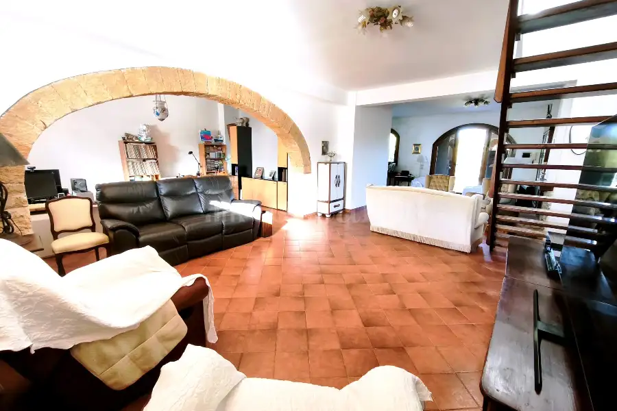 Villa in vendita di 350 mq a €520.000 (rif. 126/2025)