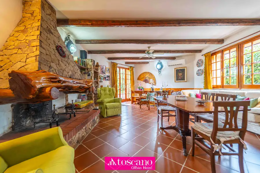 Casa Indipendente in vendita di 400 mq a €300.000 (rif. 72/2025)