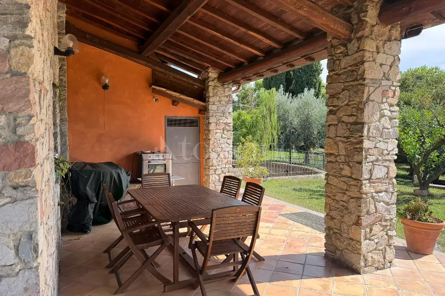 Villa Bifamiliare in vendita di 400 mq a €829.000 (rif. 33/2026)