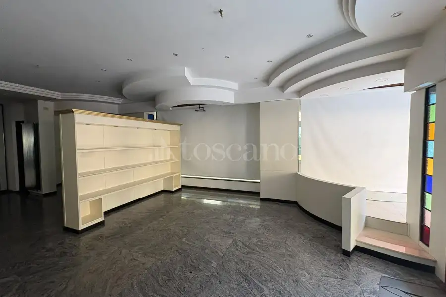 Negozio in affitto di 100 mq a €1.800 (rif. 74/2026)