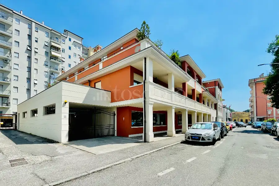 Ufficio in vendita di 300 mq a €650.000 (rif. 48/2026)