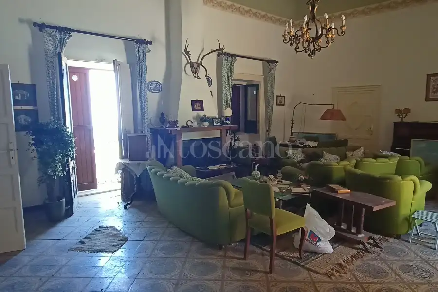 Casa in vendita di 480 mq a €450.000 (rif. 37/2026)