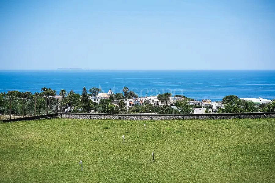 Villa in vendita di 230 mq a €1.200.000 (rif. 2/2026)