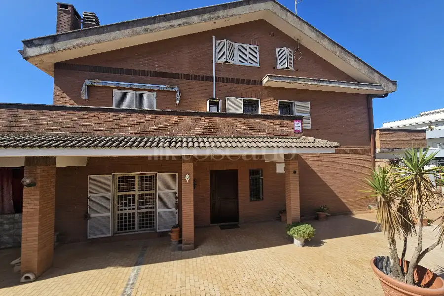 Villa Bifamiliare in vendita di 300 mq a €275.000 (rif. 62/2025)