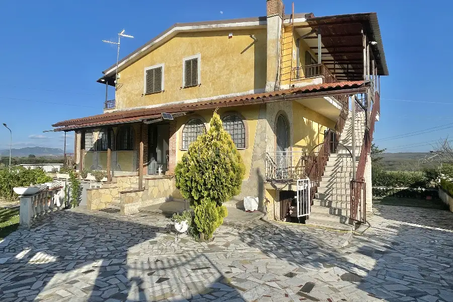 Villa in vendita di 460 mq a €400.000 (rif. 17/2026)