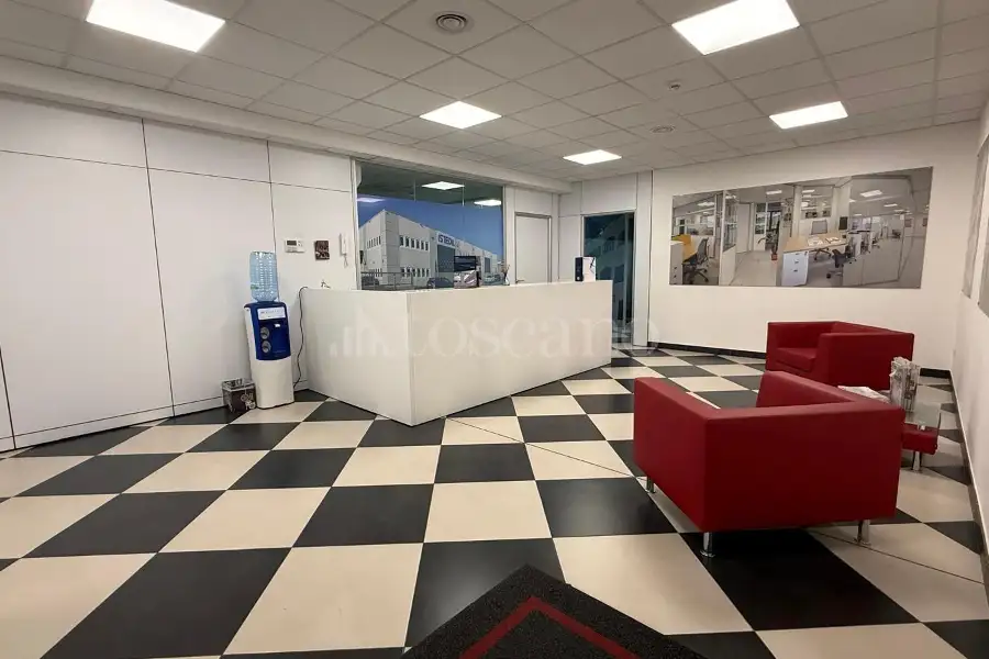 Ufficio in vendita di 300 mq a €395.000 (rif. 24/2026)