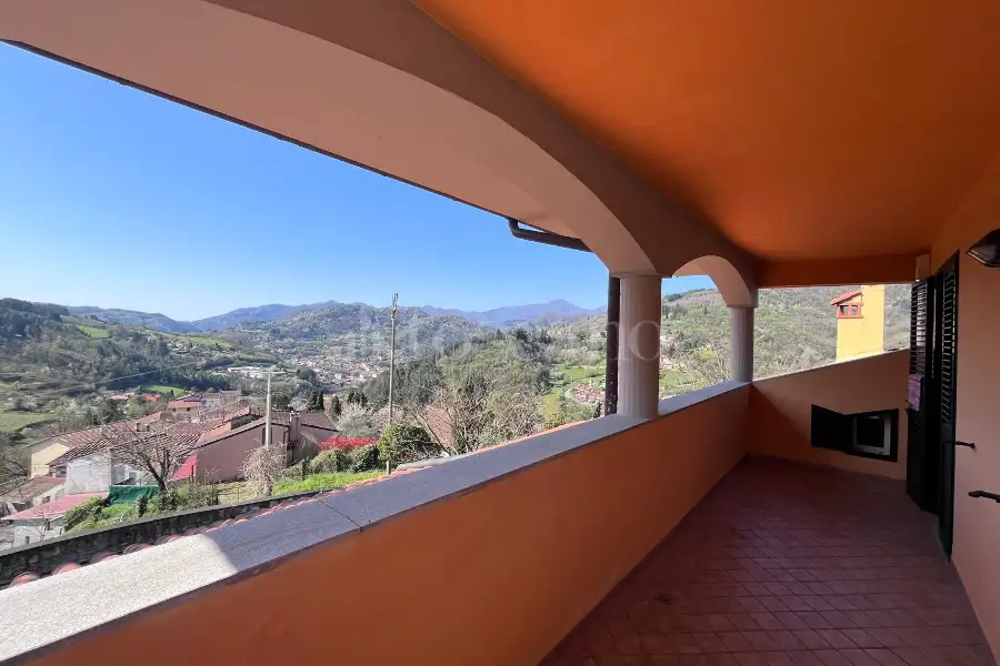 Villa in vendita di 300 mq a €825.000 (rif. 24/2025)