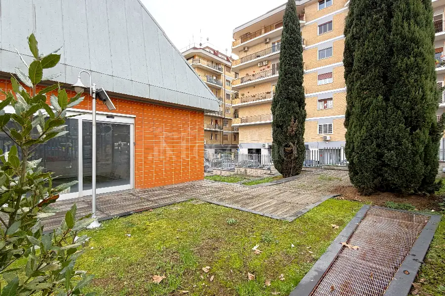 Negozio in vendita di 131 mq a €245.000 (rif. 3/2026)
