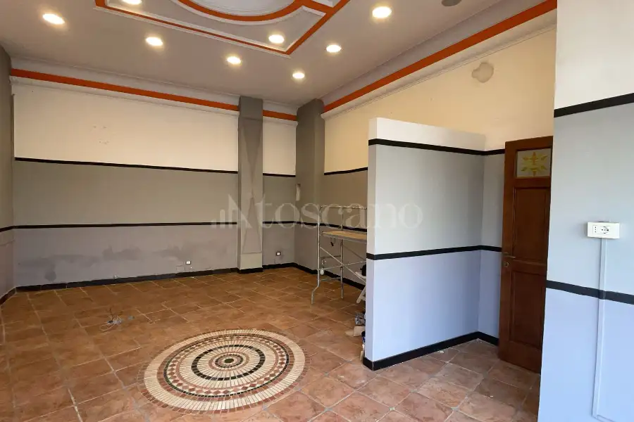Negozio in affitto di 40 mq a €750 (rif. 21/2026)