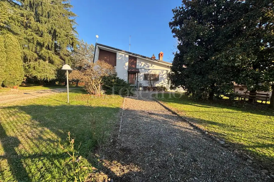 Villa Plurifamiliare in vendita di 370 mq a €1.200.000 (rif. 43/2025)