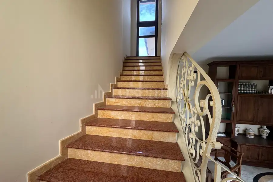 Villa in vendita di 388 mq a €488.000 (rif. 187/2025)