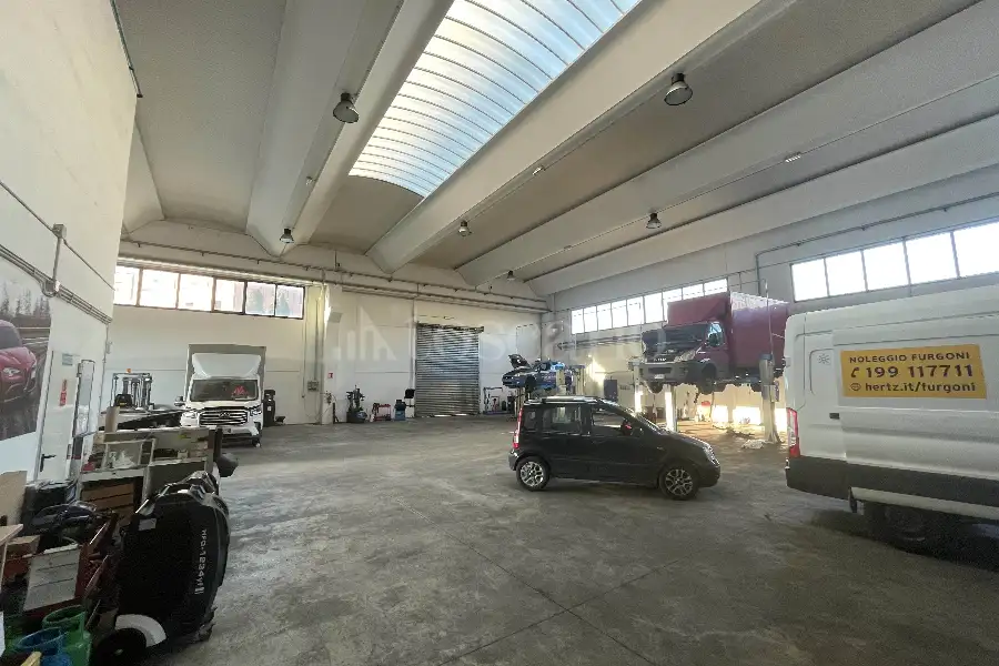 Capannone in vendita di 1.000 mq a €1.900.000 (rif. 15/2026)