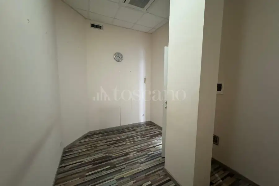 Negozio in affitto di 104 mq a €4.000 (rif. 13/2026)