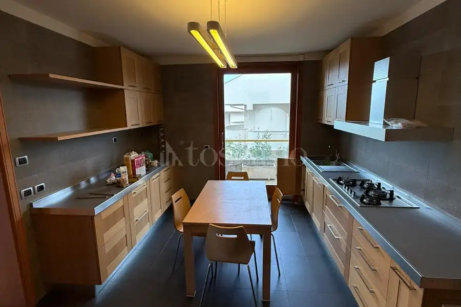 Casa in affitto di 218 mq a €1.800 (rif. 14/2026)