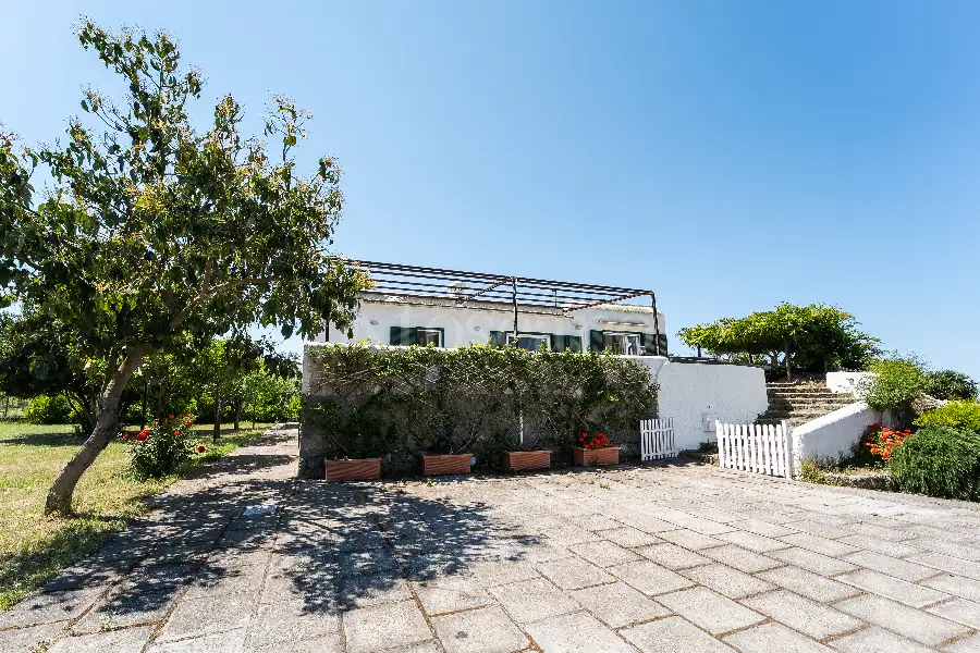 Villa in vendita di 230 mq a €1.200.000 (rif. 2/2026)