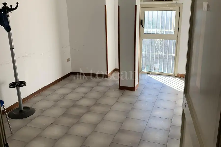 Capannone in affitto di 2.800 mq a €4.300 (rif. 49/2025)