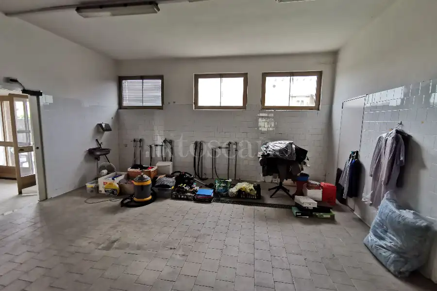 Laboratorio in vendita di 400 mq a €130.000 (rif. 26/2026)