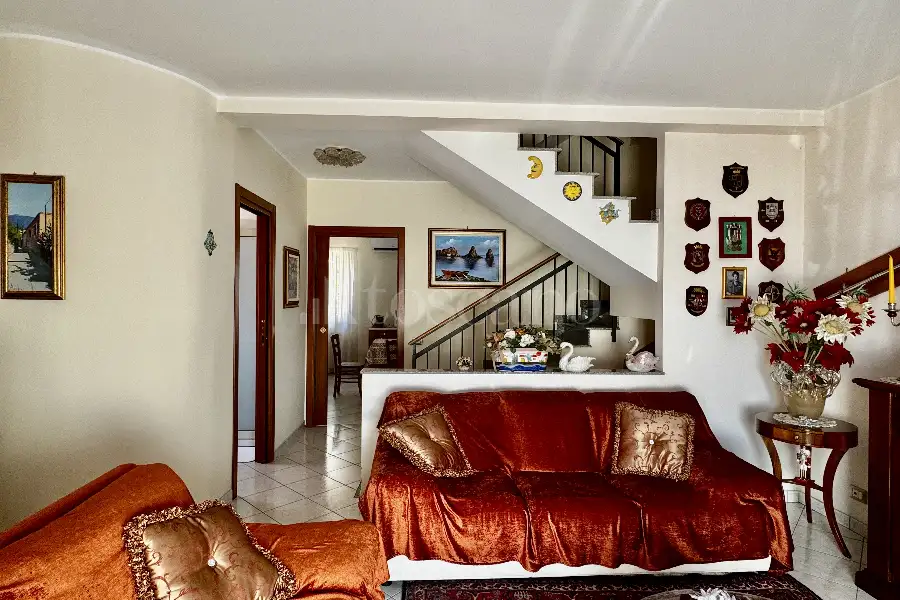 Villa Bifamiliare in vendita di 160 mq a €598.000 (rif. 156/2026)