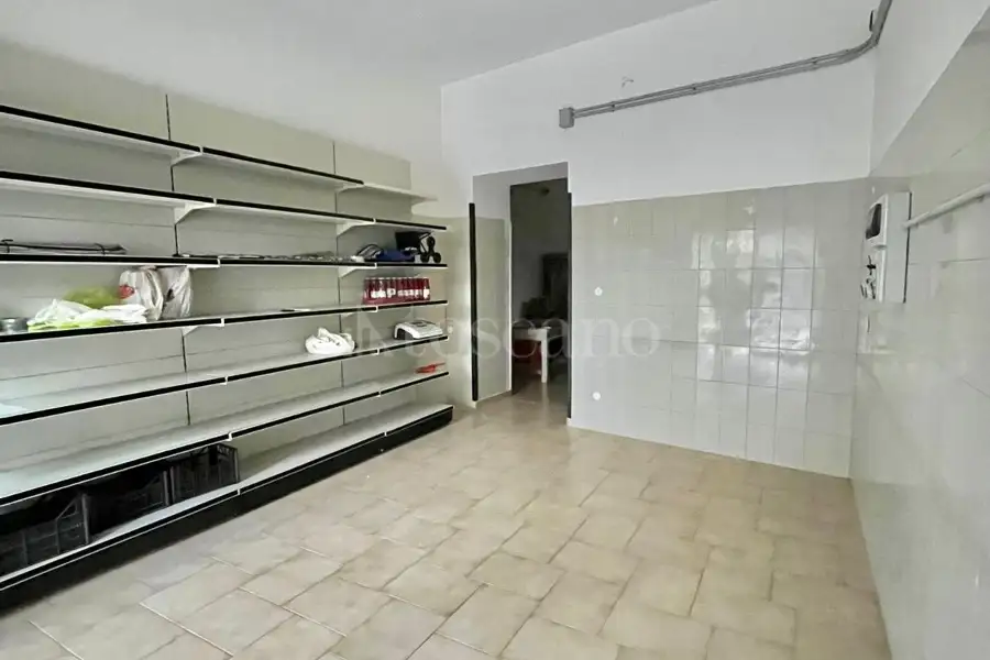 Negozio in affitto di 50 mq a €450 (rif. 84/2026)
