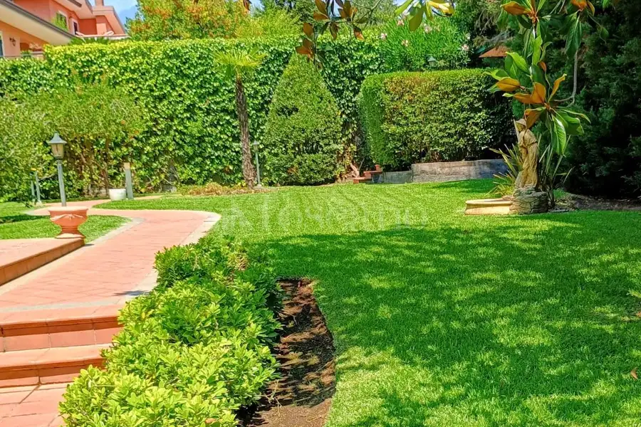Villa in vendita di 630 mq a €785.000 (rif. 76/2026)