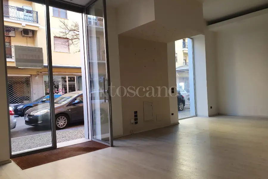 Negozio in affitto di 60 mq a €1.900 (rif. 110/2026)