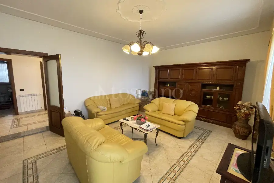 Casa Indipendente in vendita di 382 mq a €450.000 (rif. 2/2026)