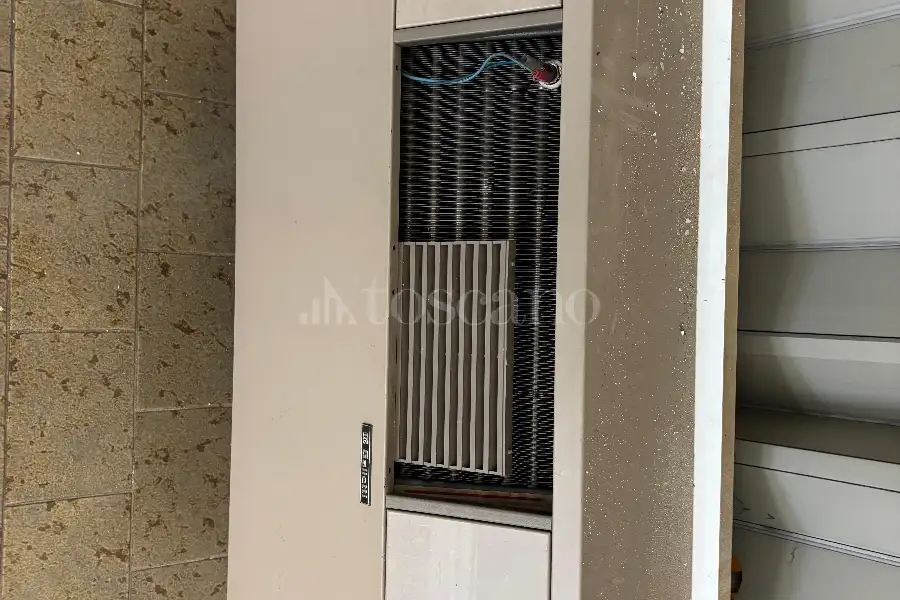 Negozio in vendita di 1.200 mq a €650.000 (rif. 20/2026)