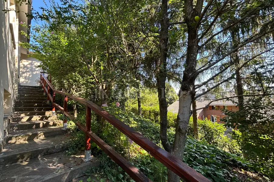 Villa in vendita di 345 mq a €820.000 (rif. 40/2026)