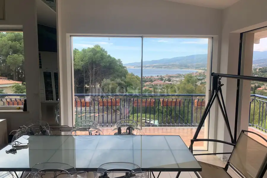 Attico in vendita di 170 mq a €260.000 (rif. 37/2025)