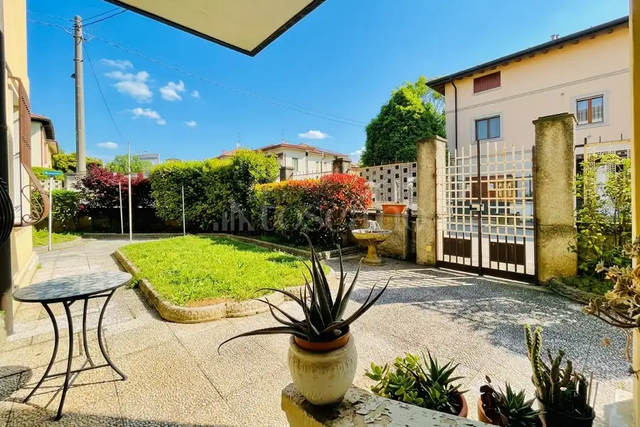 Villa Bifamiliare in vendita di 200 mq a €350.000 (rif. 7/2026)