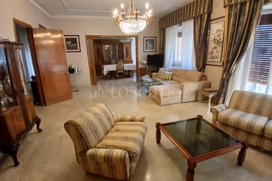 Casa in vendita di 220 mq a €965.000 (rif. 42/2026)