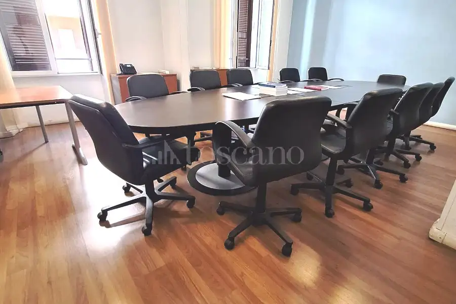 Ufficio in affitto di 243 mq a €6.300 (rif. 53/2026)