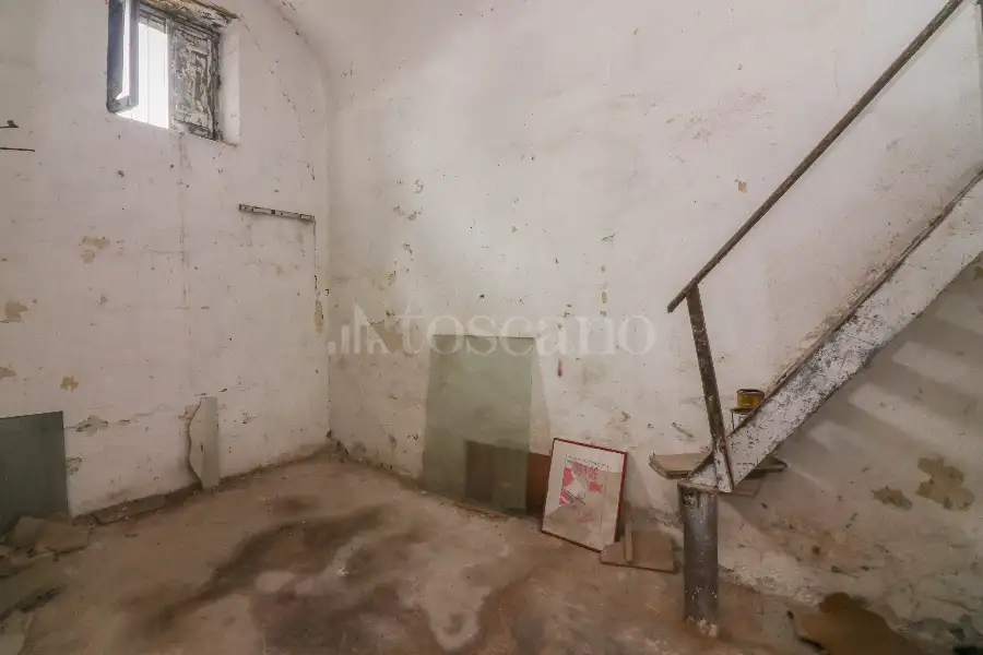 Casa Indipendente in vendita di 600 mq a €350.000 (rif. 27/2024)