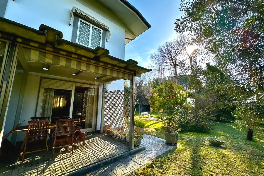 Villa Bifamiliare in vendita di 260 mq a €729.000 (rif. 5/2026)