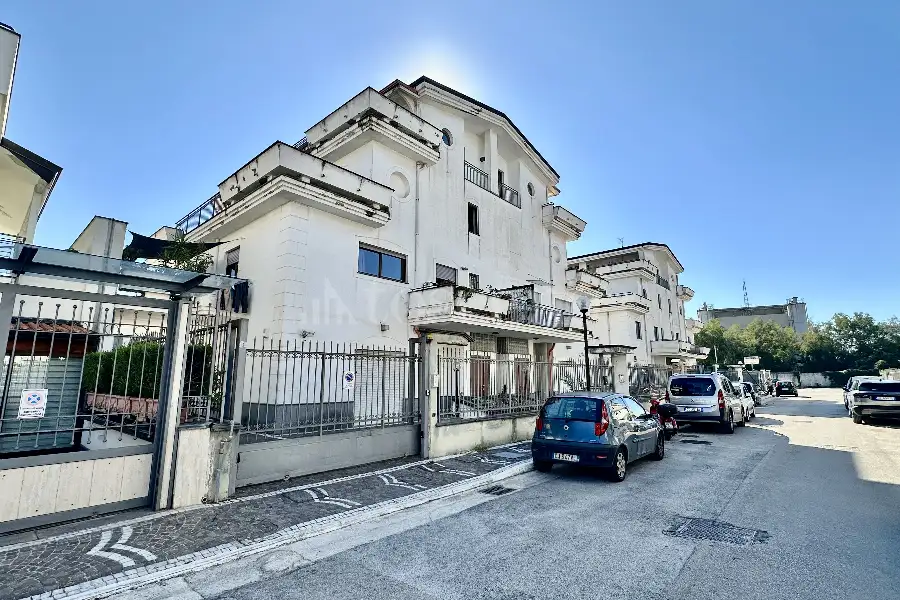 Ufficio in vendita di 190 mq a €1.200.000 (rif. 22/2026)