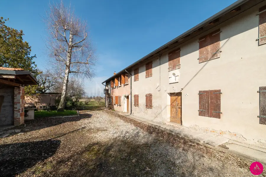 Rustico in vendita di 295 mq a €59.000 (rif. 26/2025)