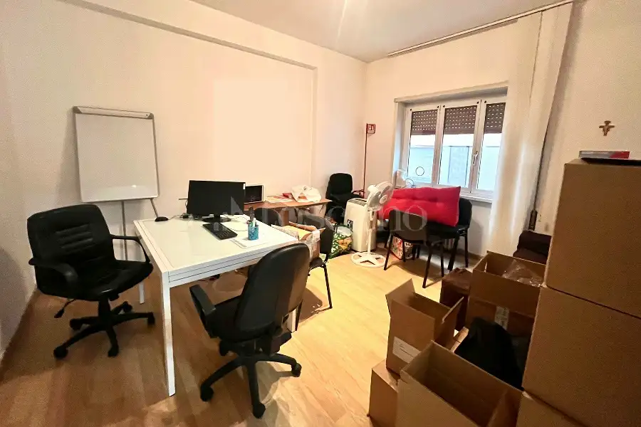 Ufficio in affitto di 90 mq a €1.850 (rif. 11/2026)