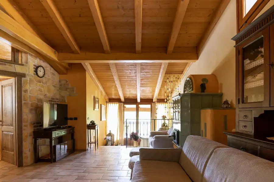 Casale in vendita di 1.000 mq a €990.000 (rif. 32/2025)