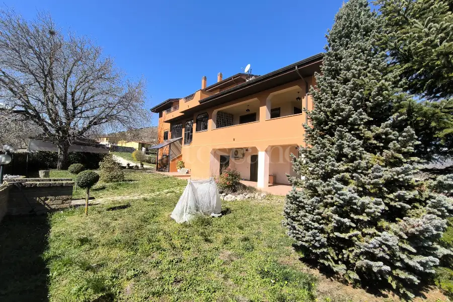 Villa in vendita di 550 mq a €890.000 (rif. 17/2025)