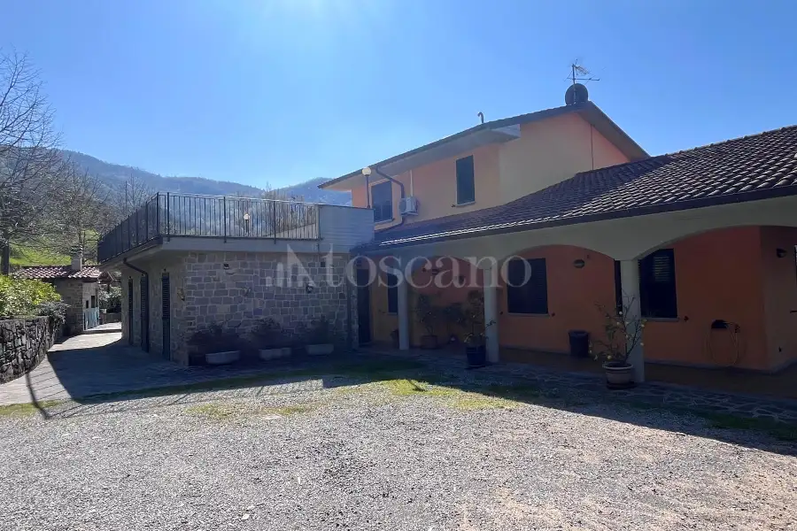 Villa in vendita di 300 mq a €825.000 (rif. 24/2025)