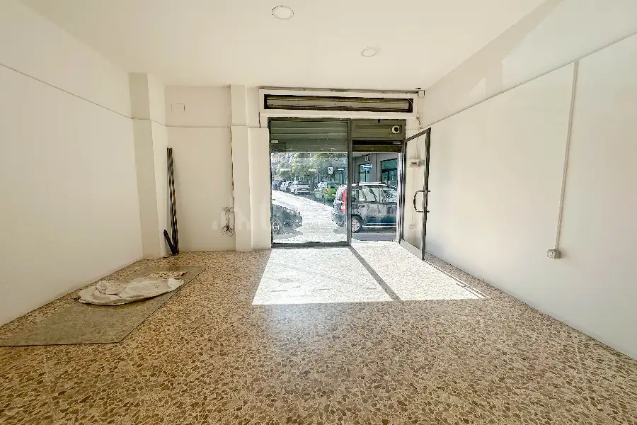 Negozio in vendita di 60 mq a €85.000 (rif. 22/2026)
