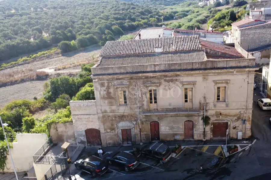 Casa Indipendente in vendita di 630 mq a €260.000 (rif. 190/2026)