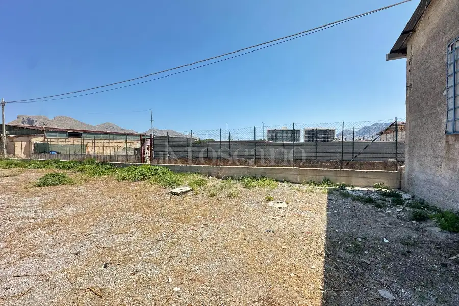 Capannone in affitto di 372 mq a €2.800 (rif. 84/2026)