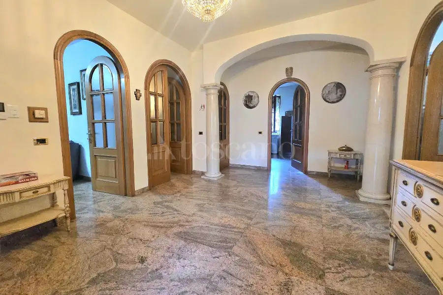 Villa in vendita di 550 mq a €970.000 (rif. 10/2026)